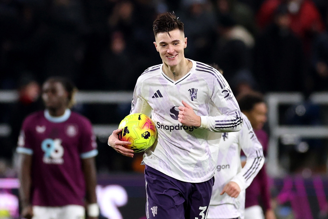 Sesko lập cú đúp, MU vẫn tuột chiến thắng trên sân Burnley