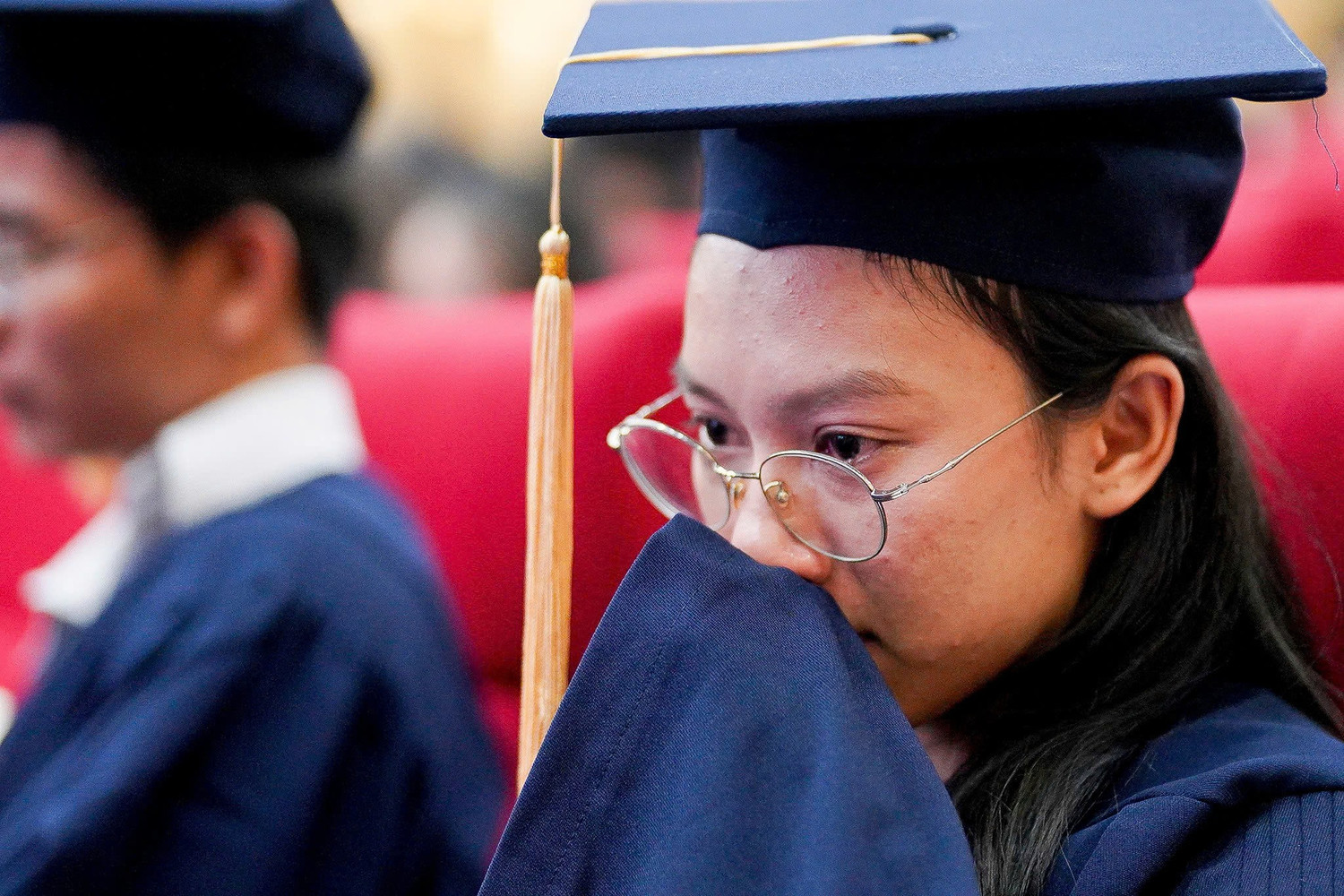 Thủ khoa khóc.jpg