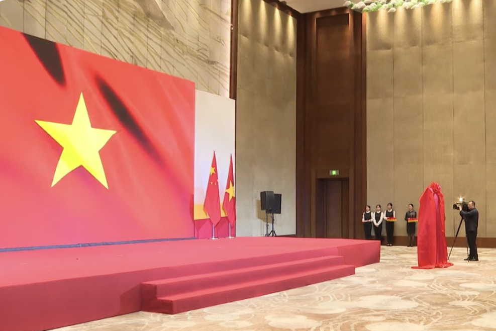 Tổng Lãnh sự quán Việt Nam tại Trùng Khánh hỗ trợ tổ chức triển lãm chuyên đề 