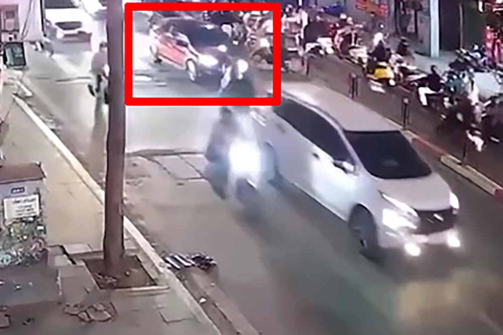 Va chạm với ô tô trên phố Nguyễn Lương Bằng, người đàn ông đi xe máy tử vong tại chỗ