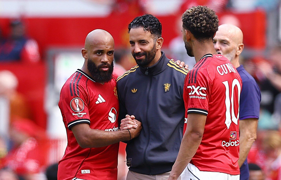 www_thesun_co_uk bryan mbeumo manchester united shakes 1015502695.jpg