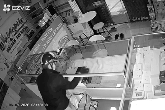 Bản tin cuối ngày 9/1: Bắt 2 thanh niên phá khóa cửa hàng, trộm 51 điện thoại