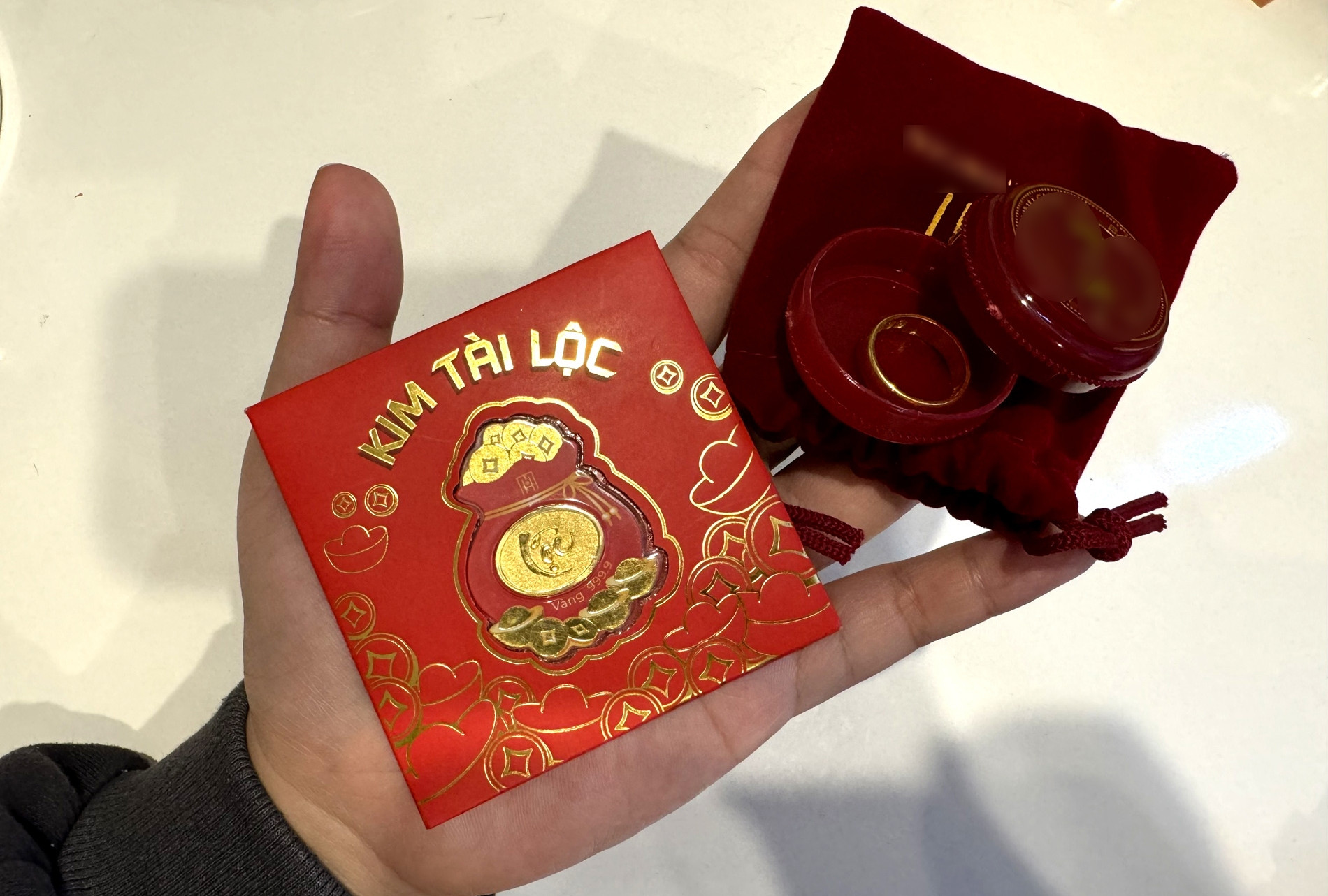 4 năm đóng cửa muộn để chờ vị khách nghèo, chủ quán cơm nhận món quà không ngờ