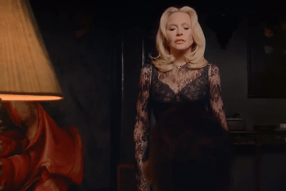 68 tuổi, ca sĩ Madonna vẫn khiến người xem đỏ mặt vì clip ngắn gây sốc