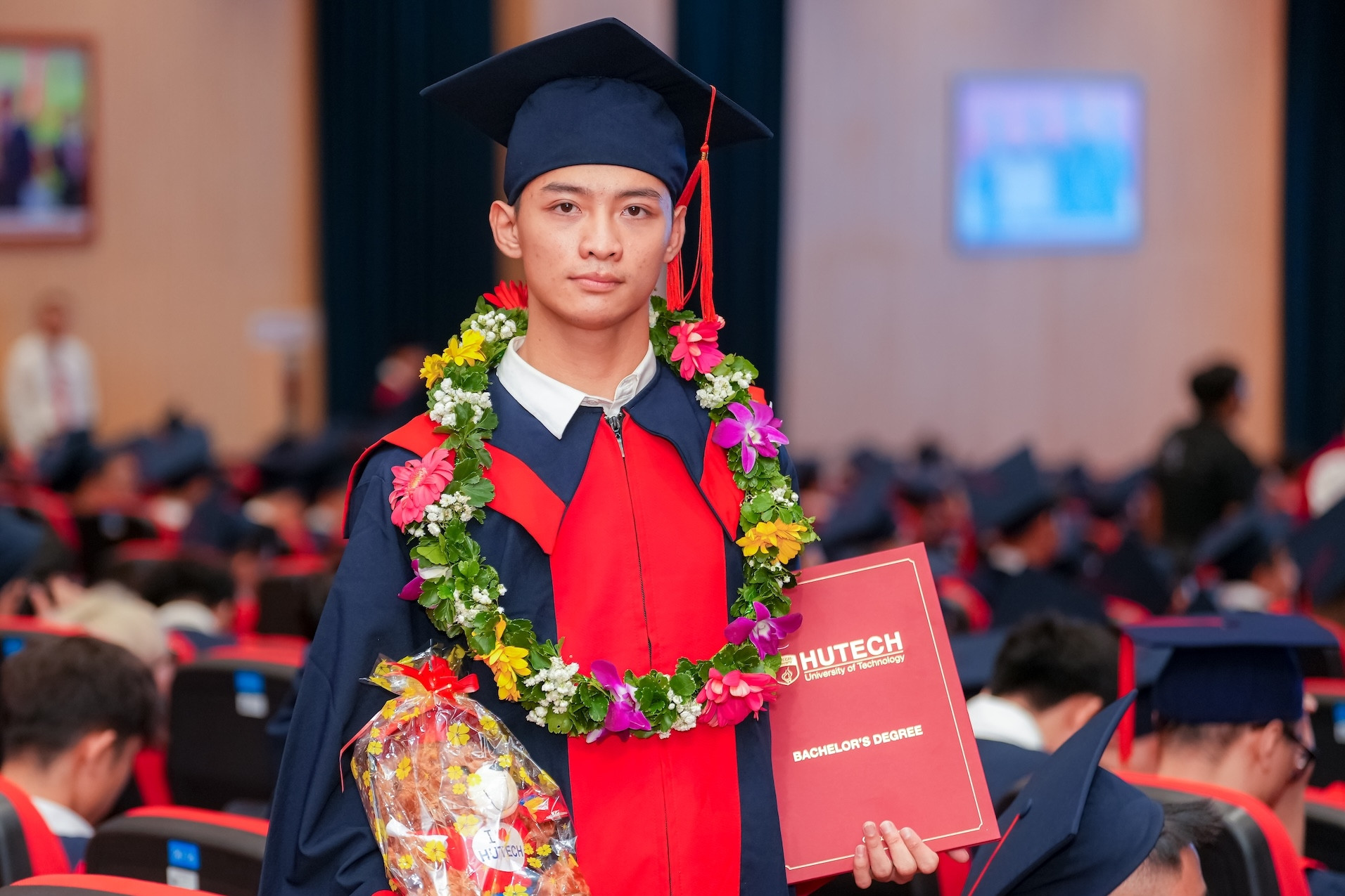 Chuyện đời của nam sinh tốt nghiệp kỹ sư công nghệ loại giỏi khiến thầy cô rưng rưng