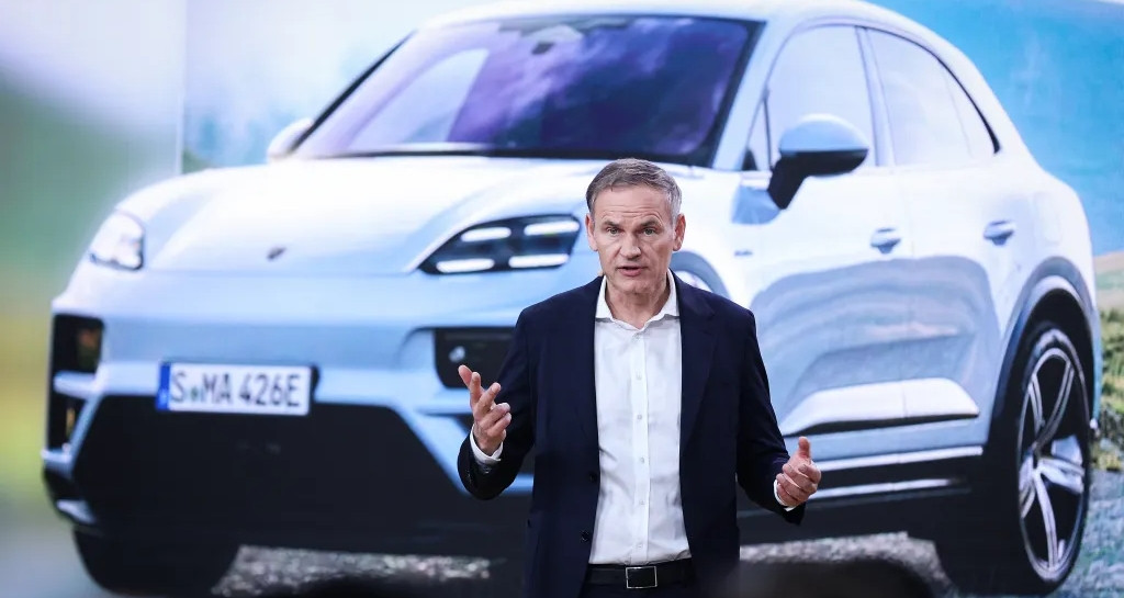 Cựu CEO Porsche thừa nhận sai lầm khi đã 'khai tử' dòng xe xăng nổi tiếng này