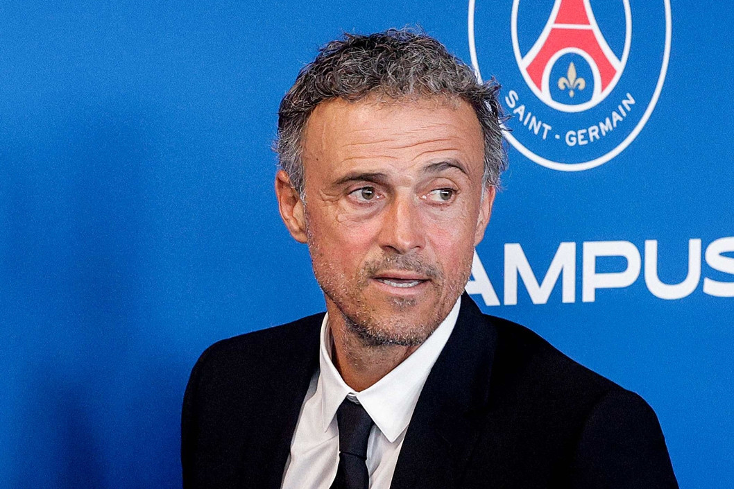 Luis Enrique từ chối ký mới PSG, MU và Liverpool mừng thầm