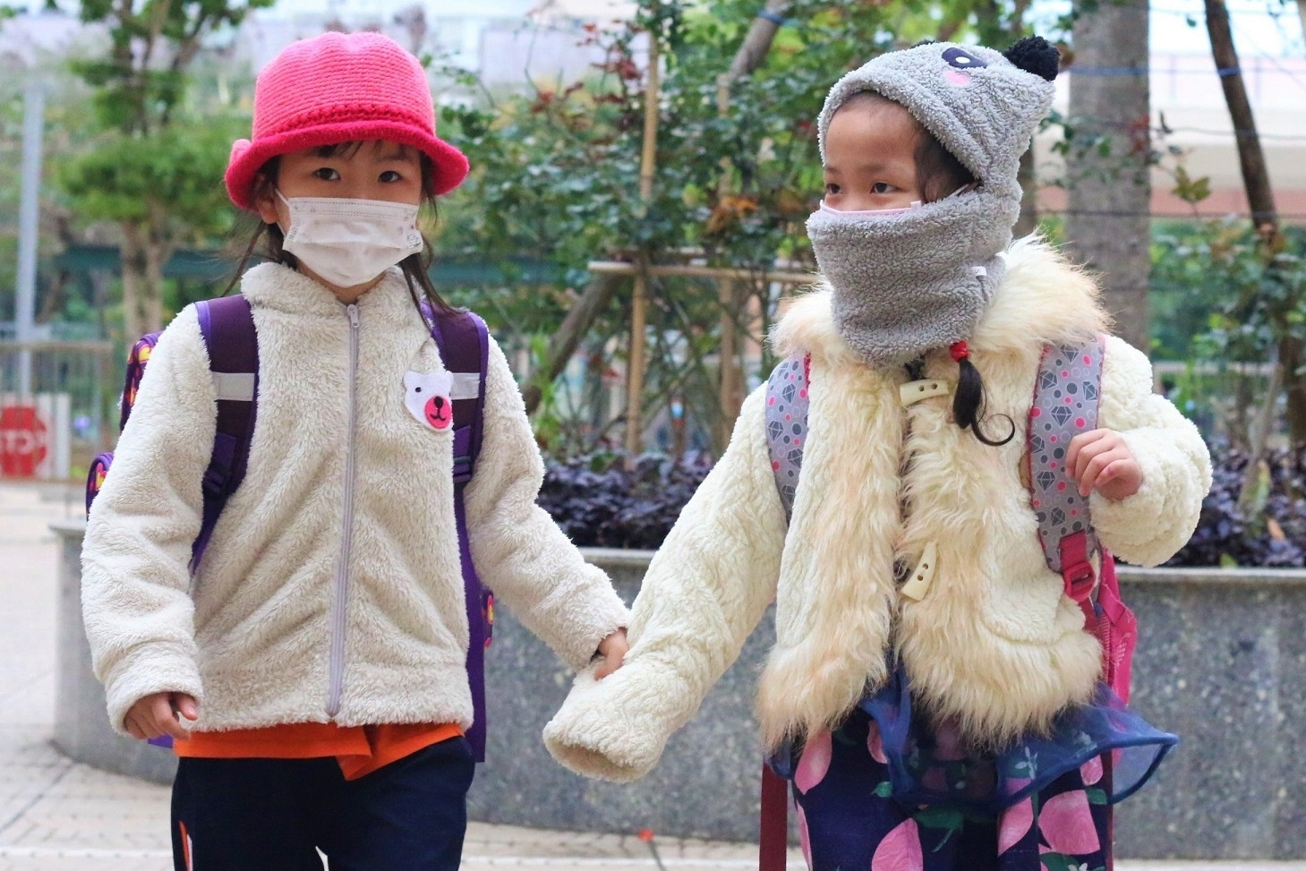 Nhiều trường ở Hà Nội lùi giờ học vì trời rét