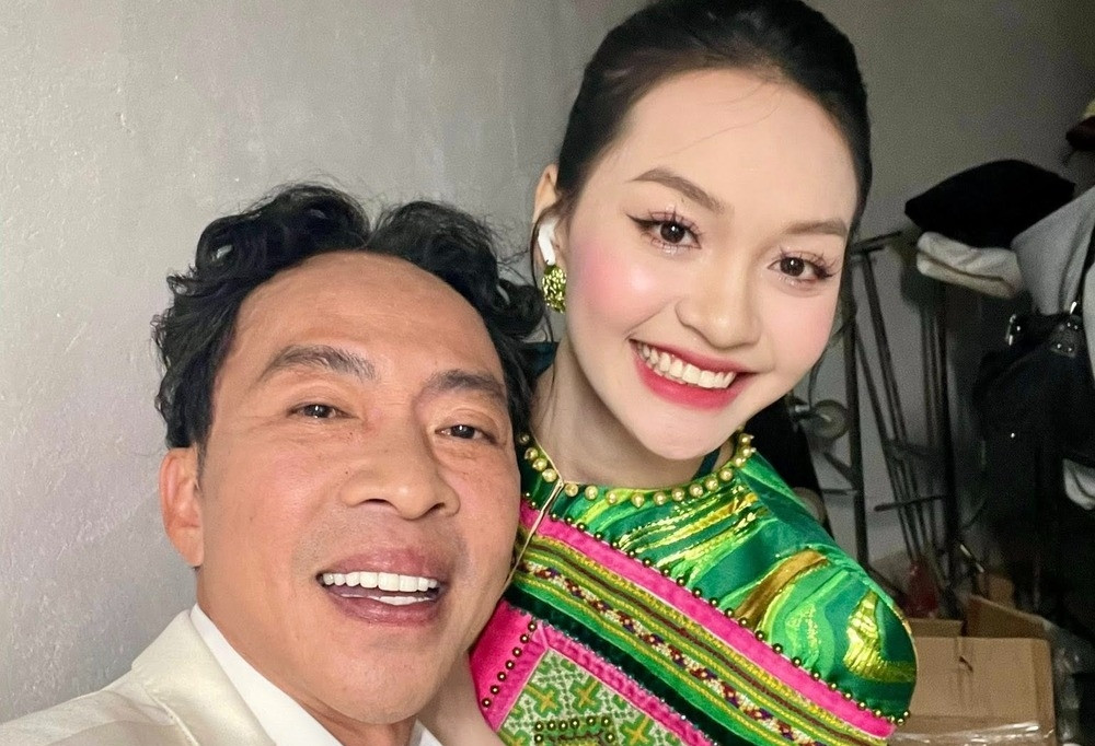 NSƯT Việt Hoàn tươi rói bên ca sĩ trẻ măng, hoa hậu Đỗ Thị Hà rạng rỡ sau lấy chồng