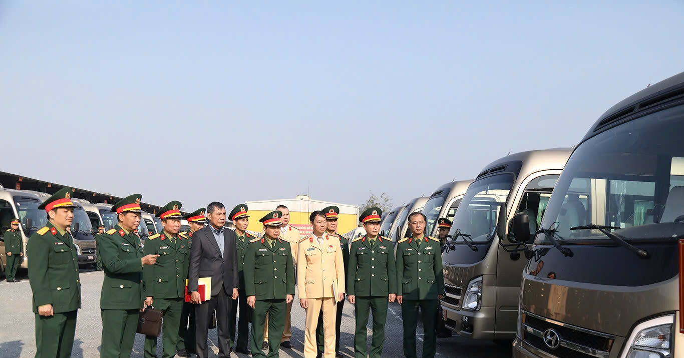 Quân đội đảm nhiệm đưa, đón đại biểu dự Đại hội...