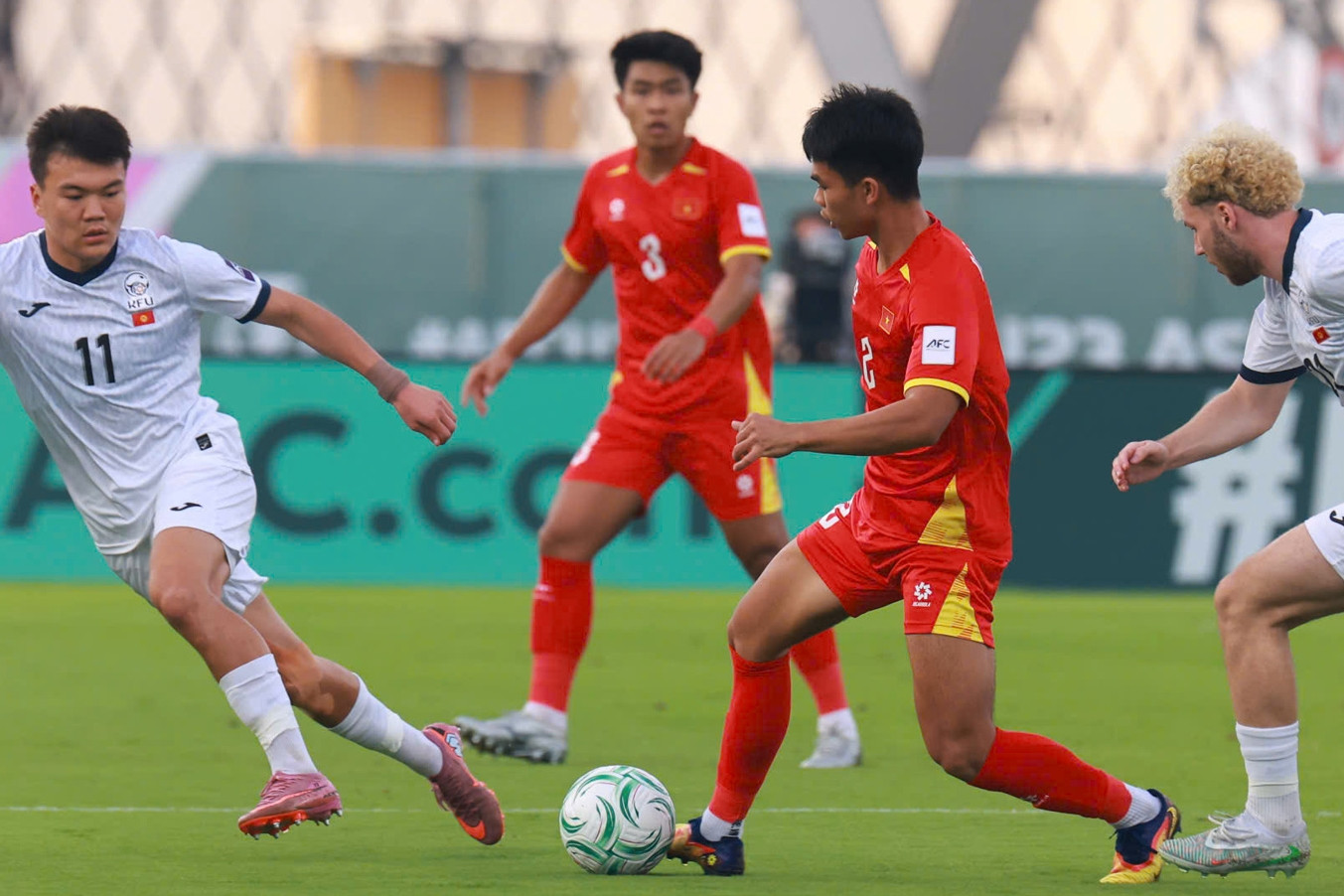 Tiền đạo 18 tuổi đá chính ở cả 2 trận của U23 Việt Nam là ai?