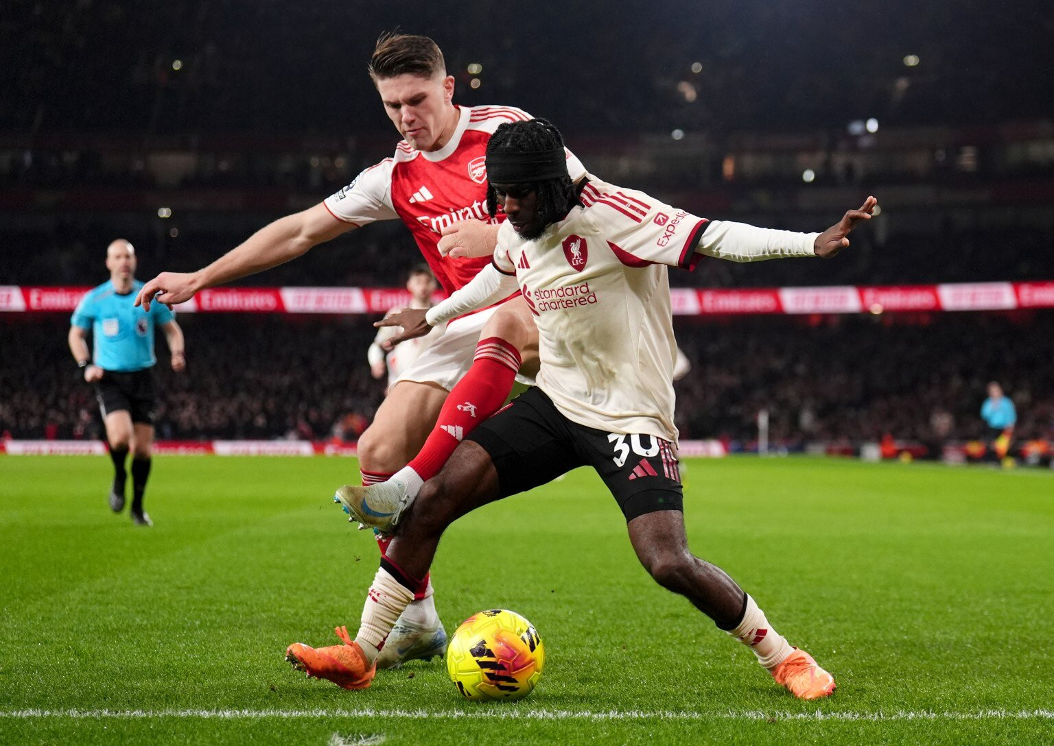 www_thesun_co_uk liverpools jeremie frimpong battle ball 1050205852_000961 (2).jpg