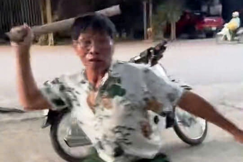 Danh tính người cầm điếu cày đuổi đánh nam thanh niên ở Ninh Bình