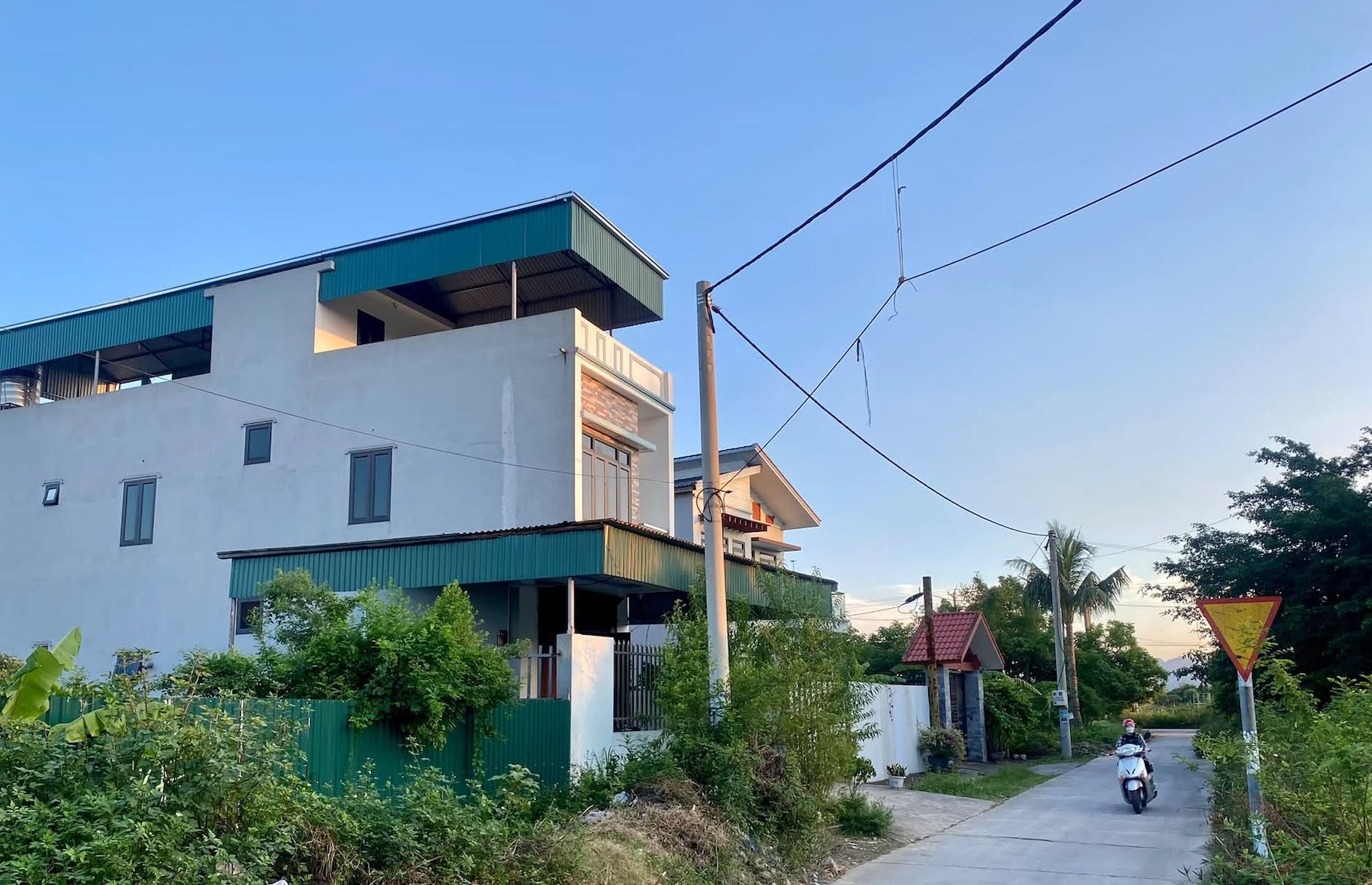Đất có nhà ở từ năm 1980, nằm trong hành lang cầu: Có được cấp sổ đỏ?