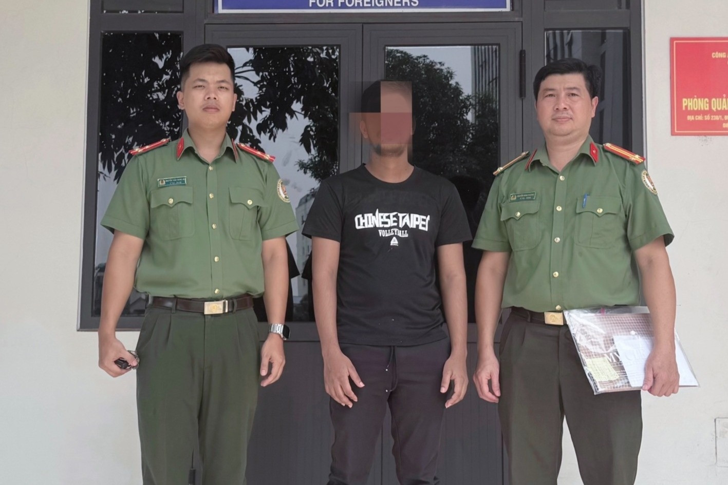 Giám đốc doanh nghiệp bị khởi tố vì chứa chấp người nước ngoài trái phép