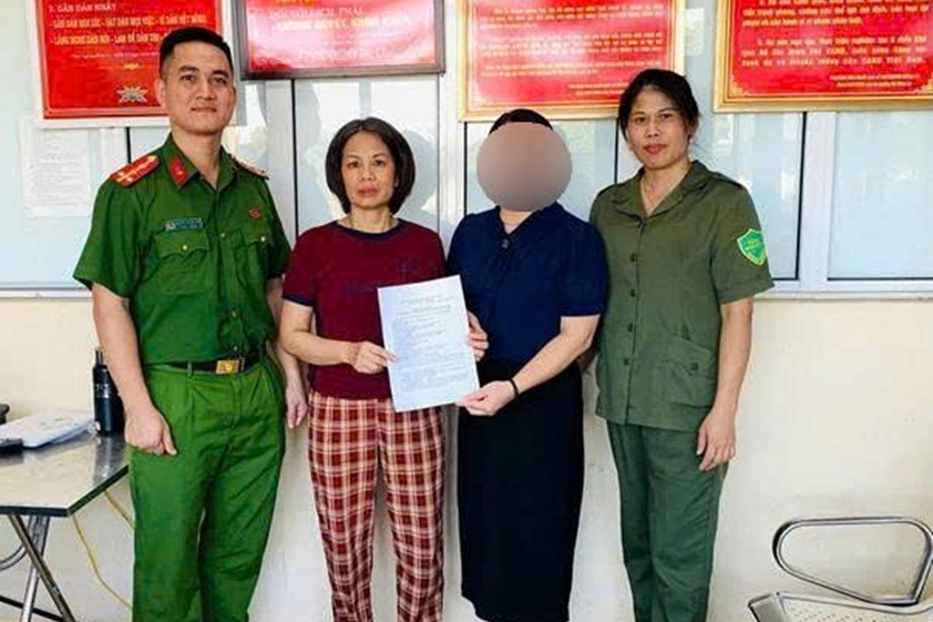 Người phụ nữ Hà Nội tá hỏa khi tài khoản bất ngờ nhận hơn 235 triệu đồng