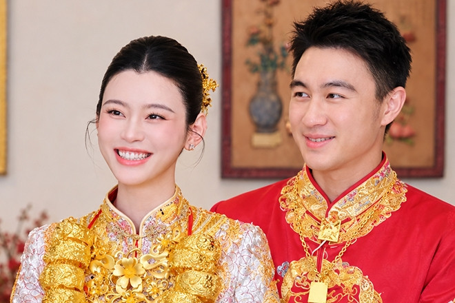 Siêu mẫu Hề Mộng Dao đeo vàng trĩu cổ trong lễ cưới với chồng đại gia