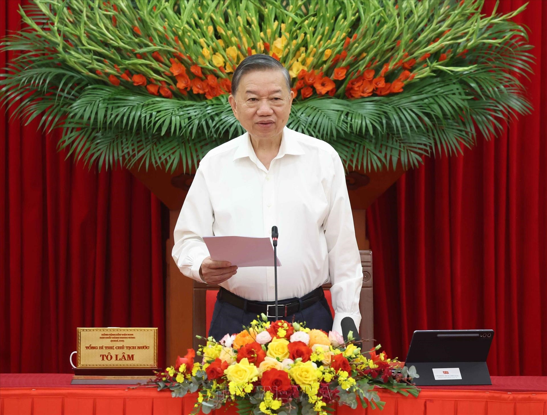 vna potal tong bi thu chu tich nuoc lam viec voi ban chinh sach chien luoc trung uong 90597701 11 54 23.jpg
