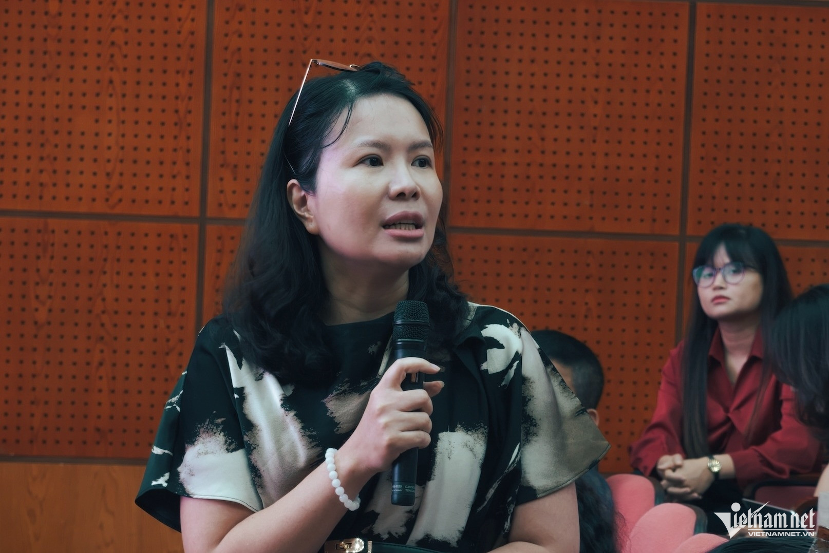 W-ba Nu Anh Vu BHYT.jpg