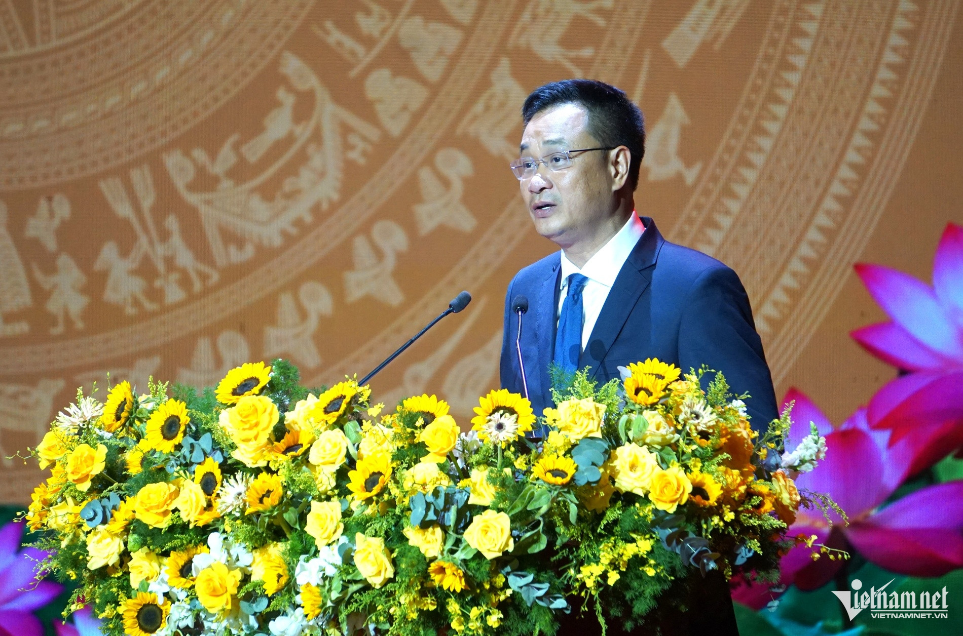 W-le ngoc quang.jpg