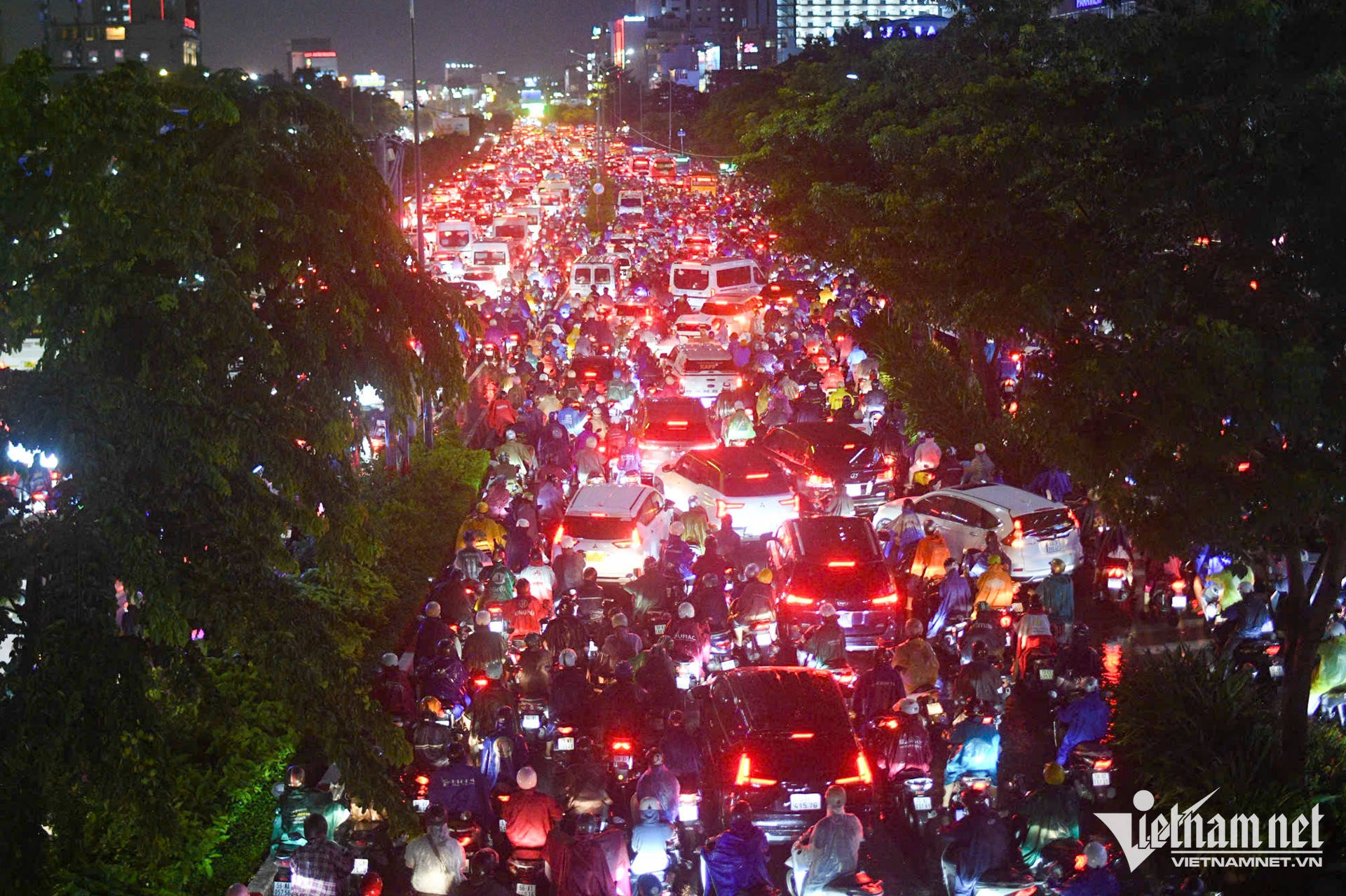 W-mưa ngập nguyễn huế 22.jpg