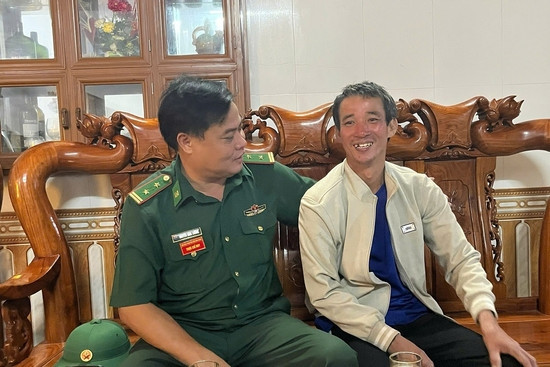 Bản tin trưa 10/10: Thuyền trưởng Quảng Trị kể 8 giờ bơi giữa biển giành sự sống