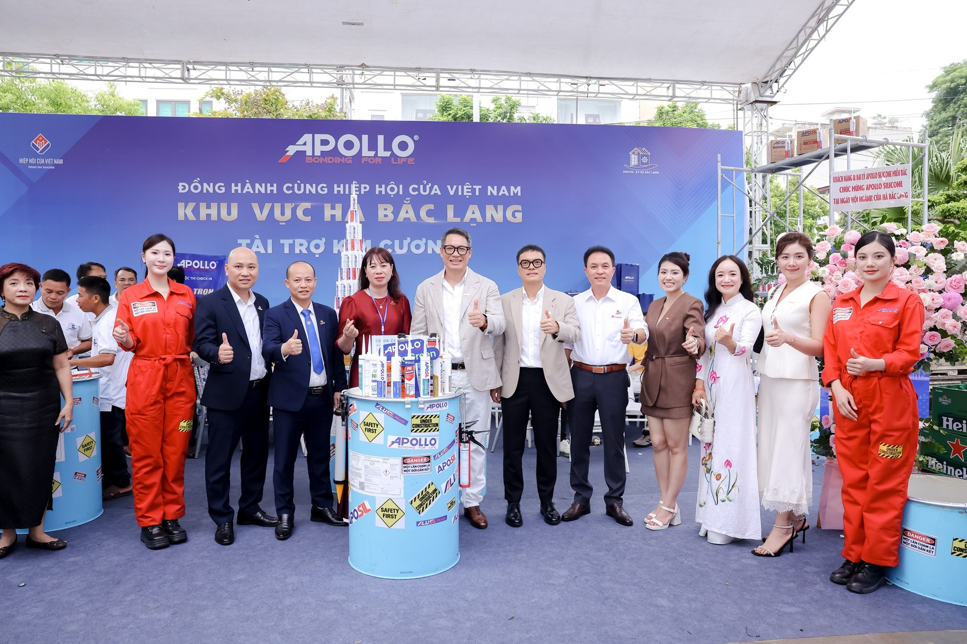 Apollo Silicone kết nối vật liệu với tay nghề thợ ngành Cửa