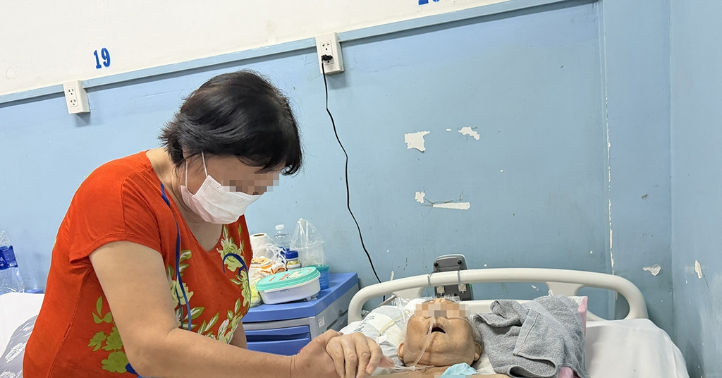 Con cái chăm sóc bằng tấm lòng nhưng sao thành làm đau cha mẹ?