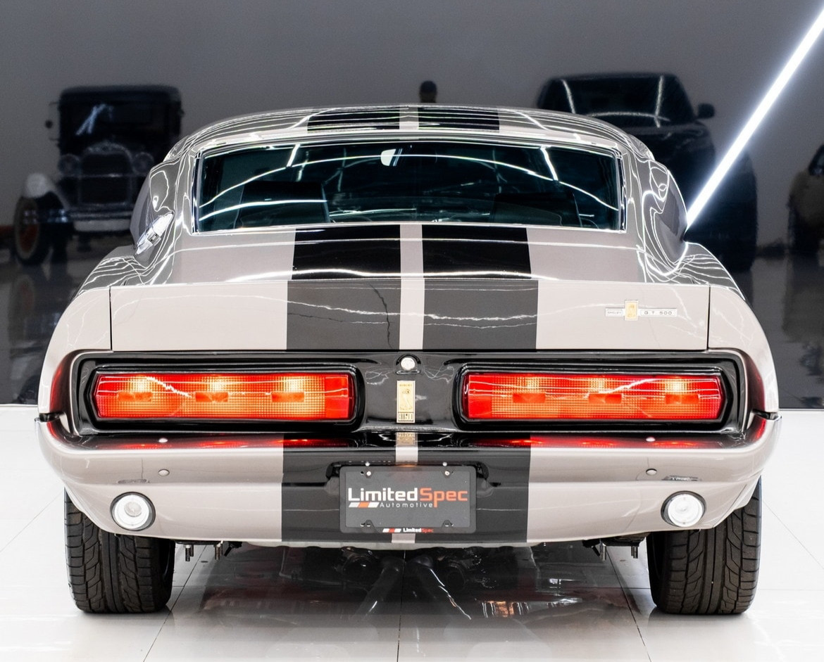 https://static-images.vnncdn.net/vps_images_publish/000001/000003/2026/10/10/ford-mustang-59-nam-tuoi-rao-gia-chat-bi-e-khach-chu-xe-phai-ha-gia-sau-1469.jpg