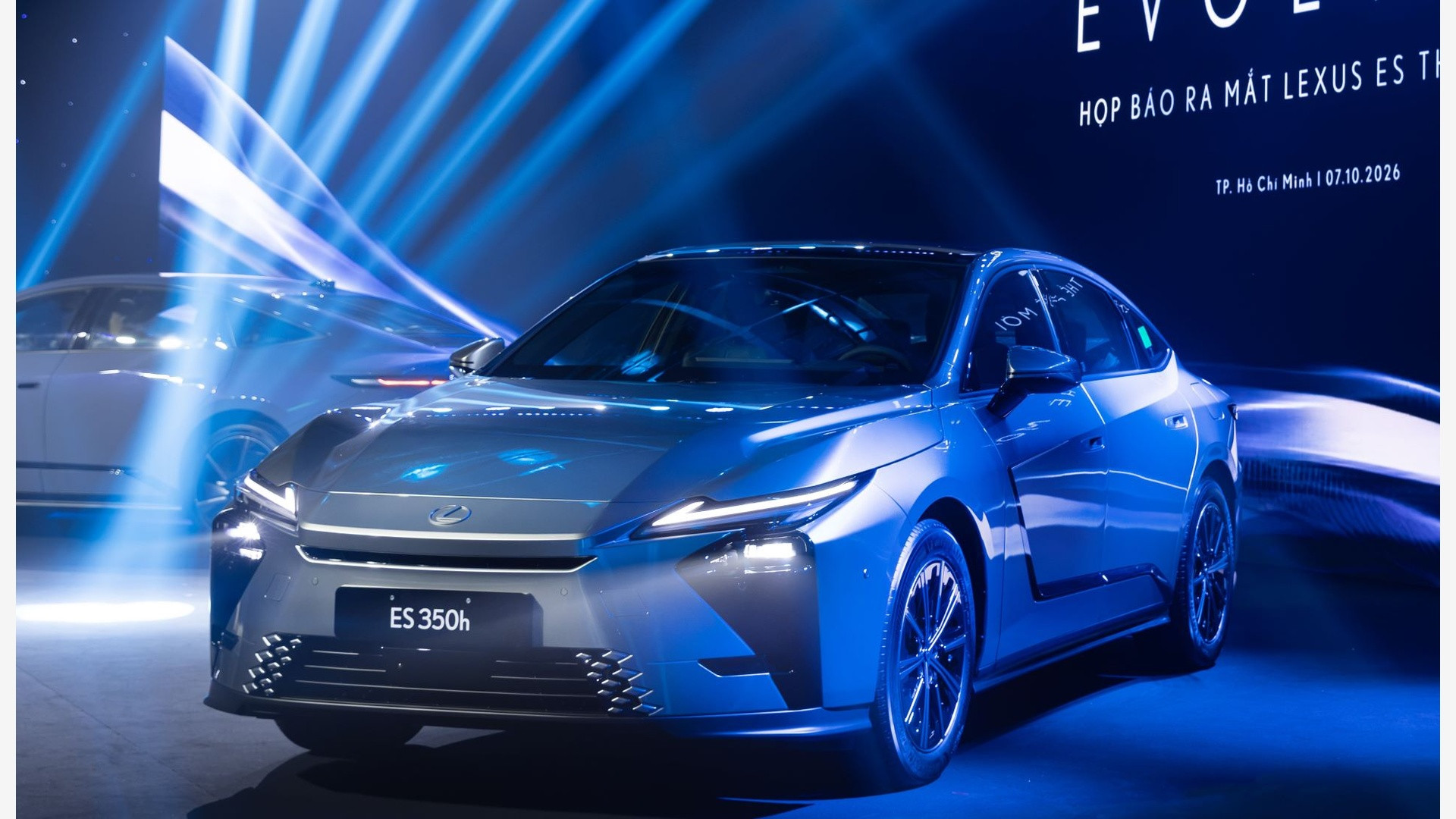 https://static-images.vnncdn.net/vps_images_publish/000001/000003/2026/10/10/lexus-es-1920x1080-1157.jpg