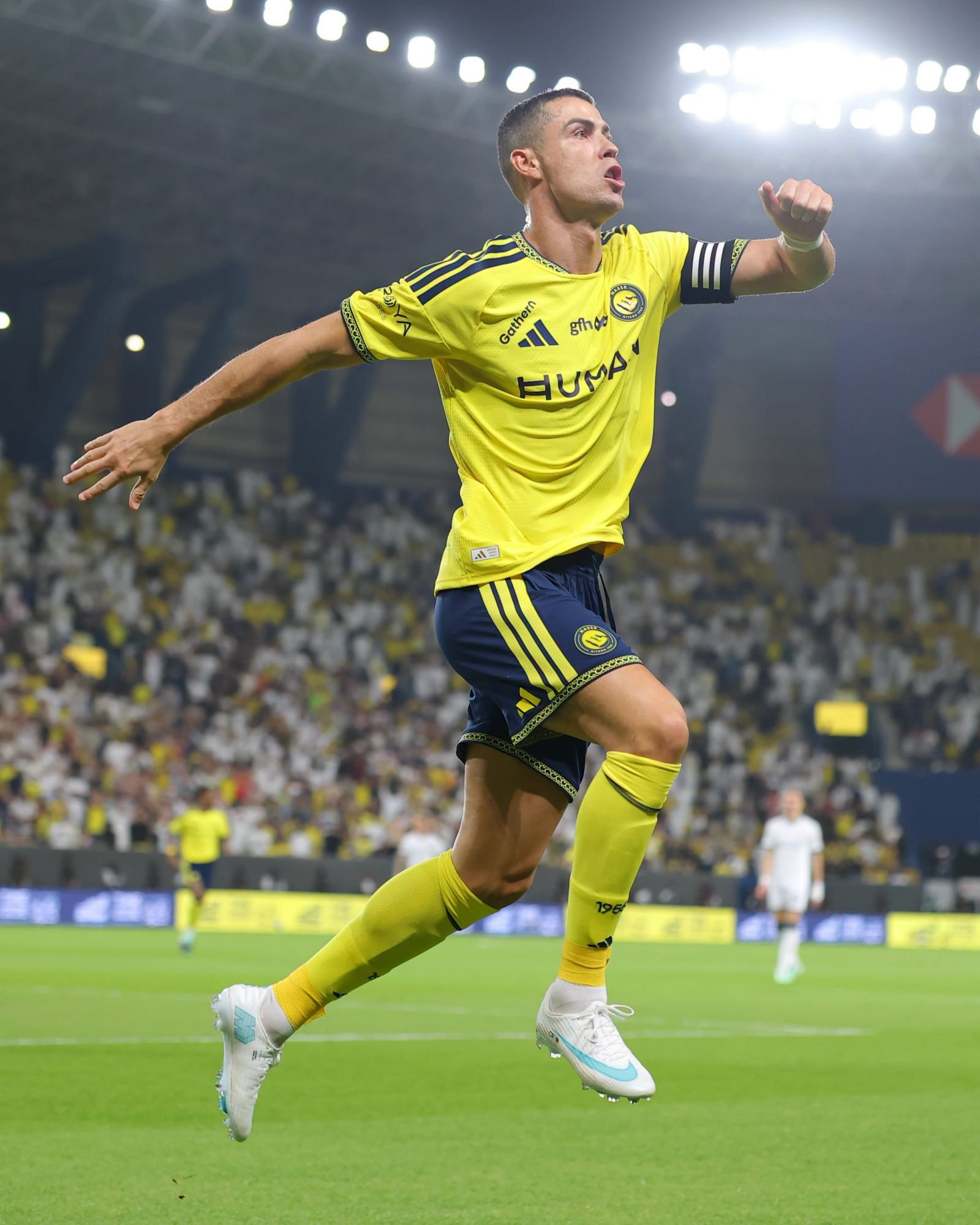 https://static-images.vnncdn.net/vps_images_publish/000001/000003/2026/10/10/ronaldo-35.jpeg