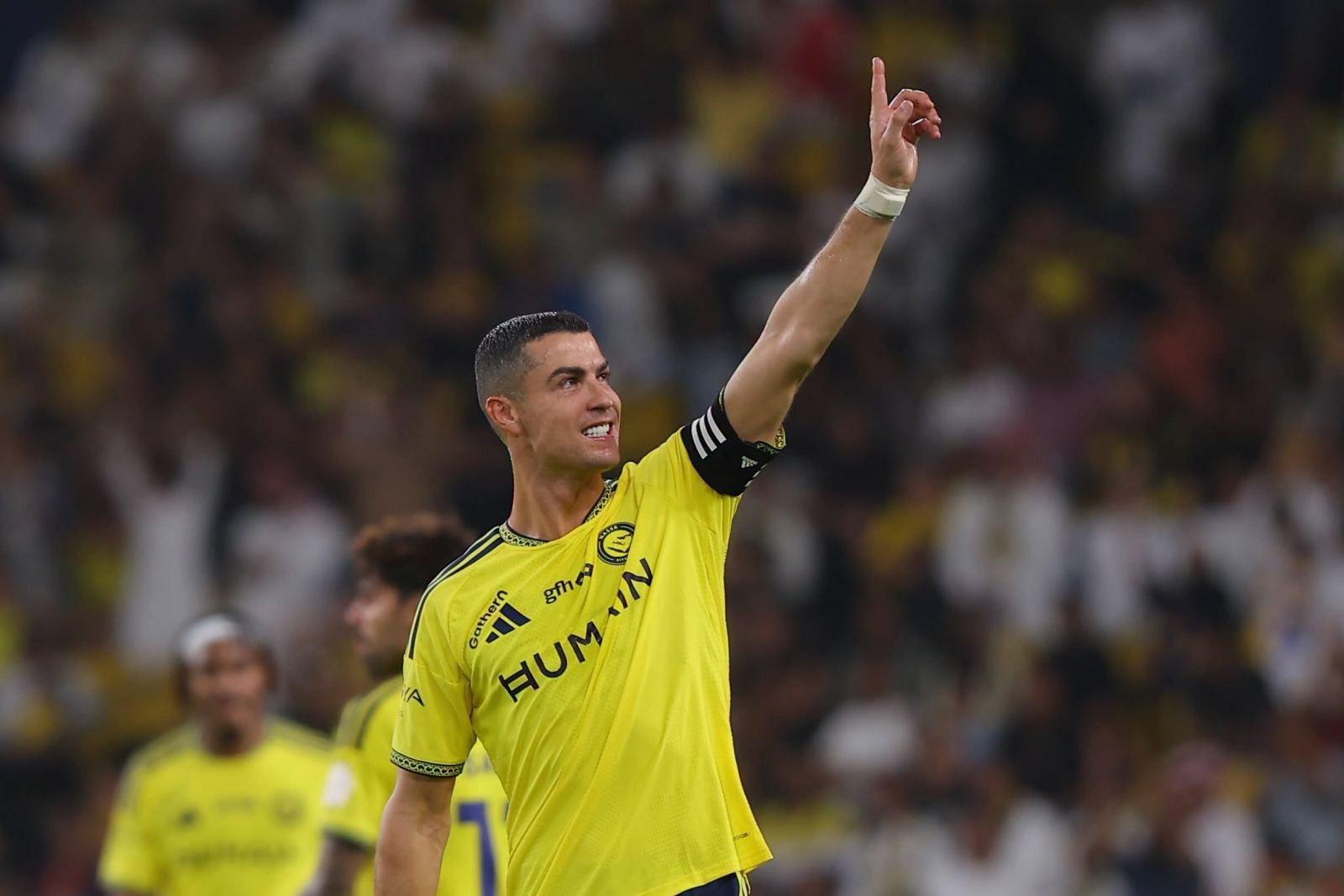 Ronaldo cán mốc 980 bàn thắng, Al Nassr áp sát ngôi đầu