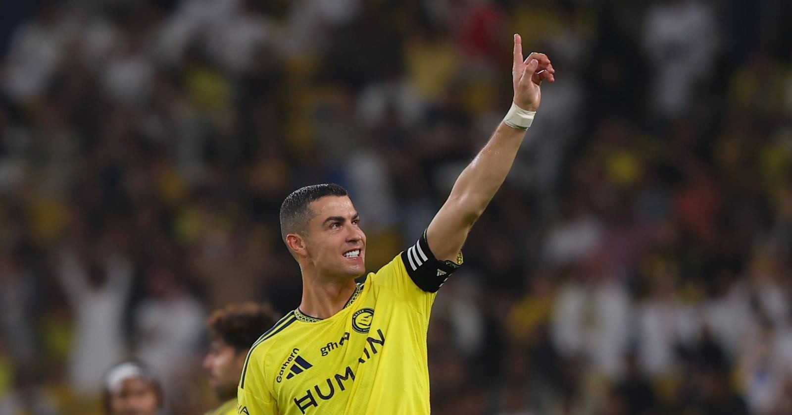 Ronaldo cán mốc 980 bàn thắng, Al Nassr áp sát ngôi đầu