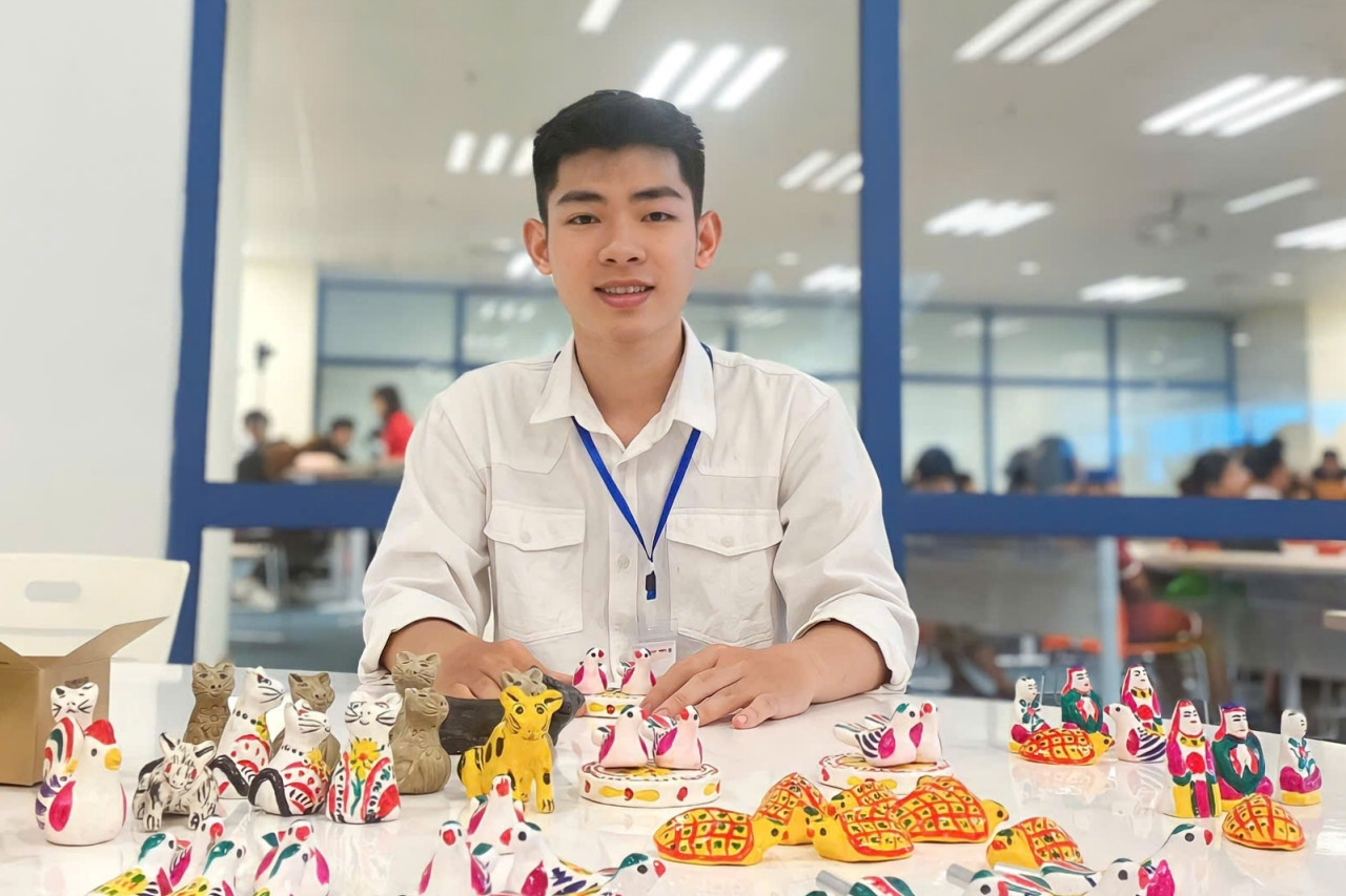 Sợ nghề xưa thất truyền, chàng trai Bắc Ninh bỏ việc về nặn phỗng đất với ông nội
