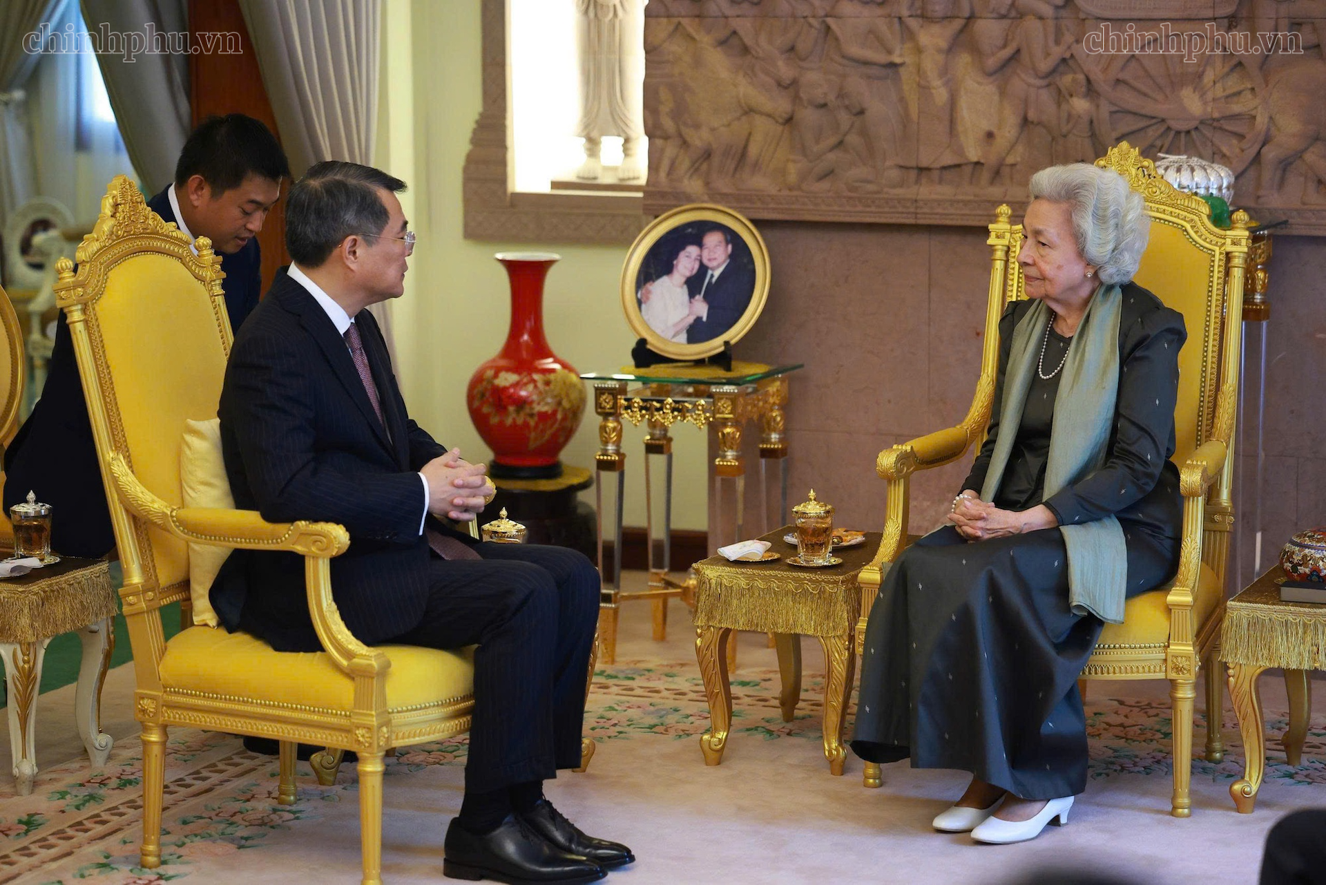 Thủ tướng Lê Minh Hưng chào Hoàng Thái hậu Norodom Monineath Sihanouk