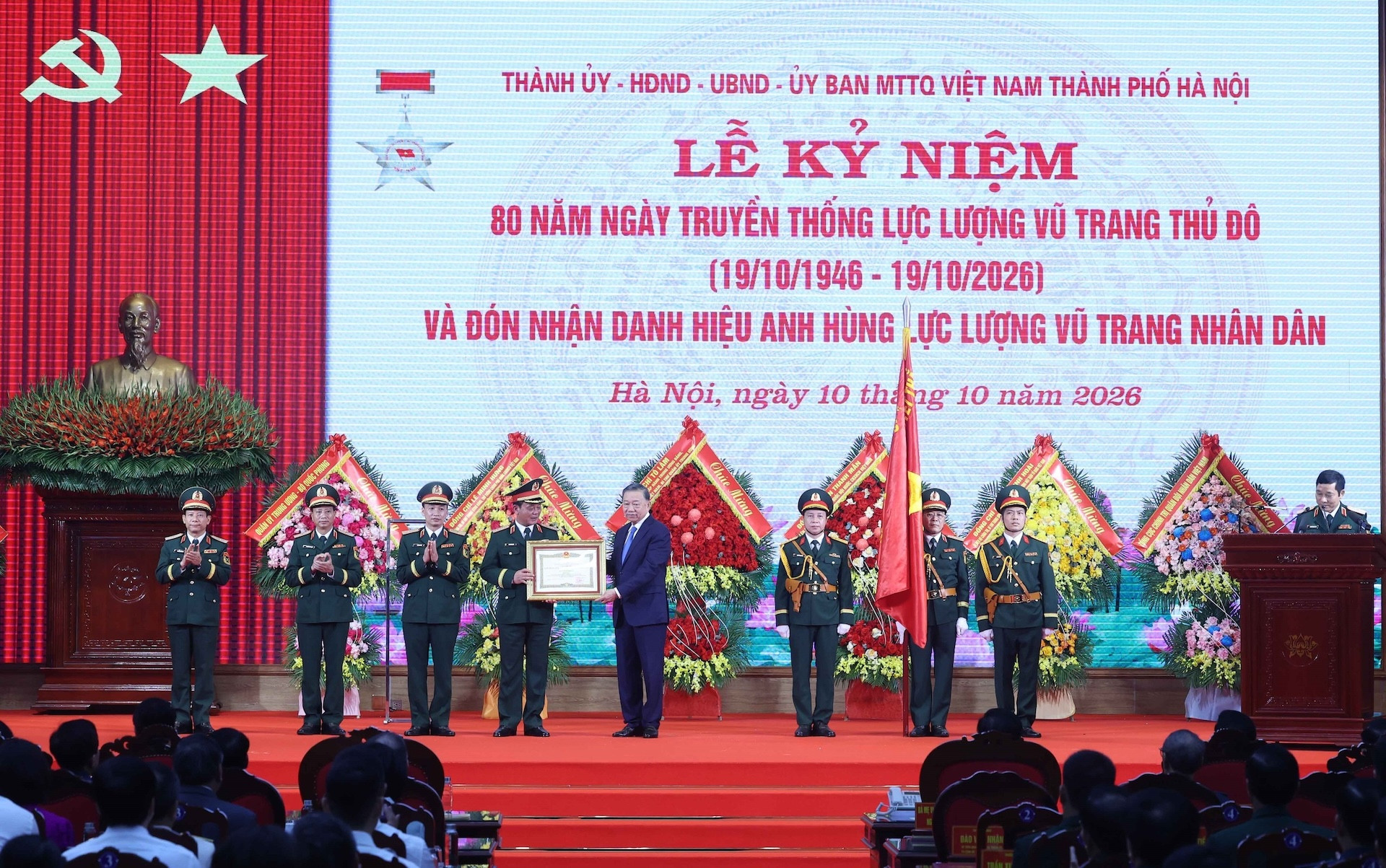 Tổng Bí thư, Chủ tịch nước Tô Lâm trao Danh hiệu Anh hùng Lực lượng vũ trang nhân dân tặng Bộ Tư lệnh Thủ đô Hà Nội.
