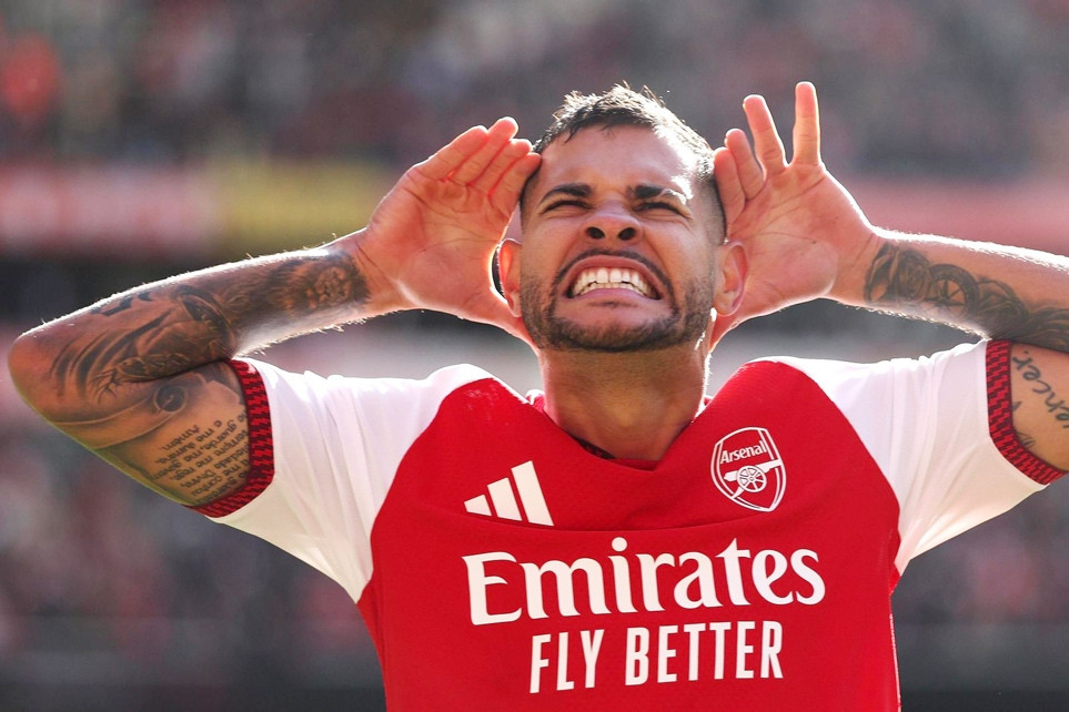 Arsenal lội ngược dòng đánh bại Leeds