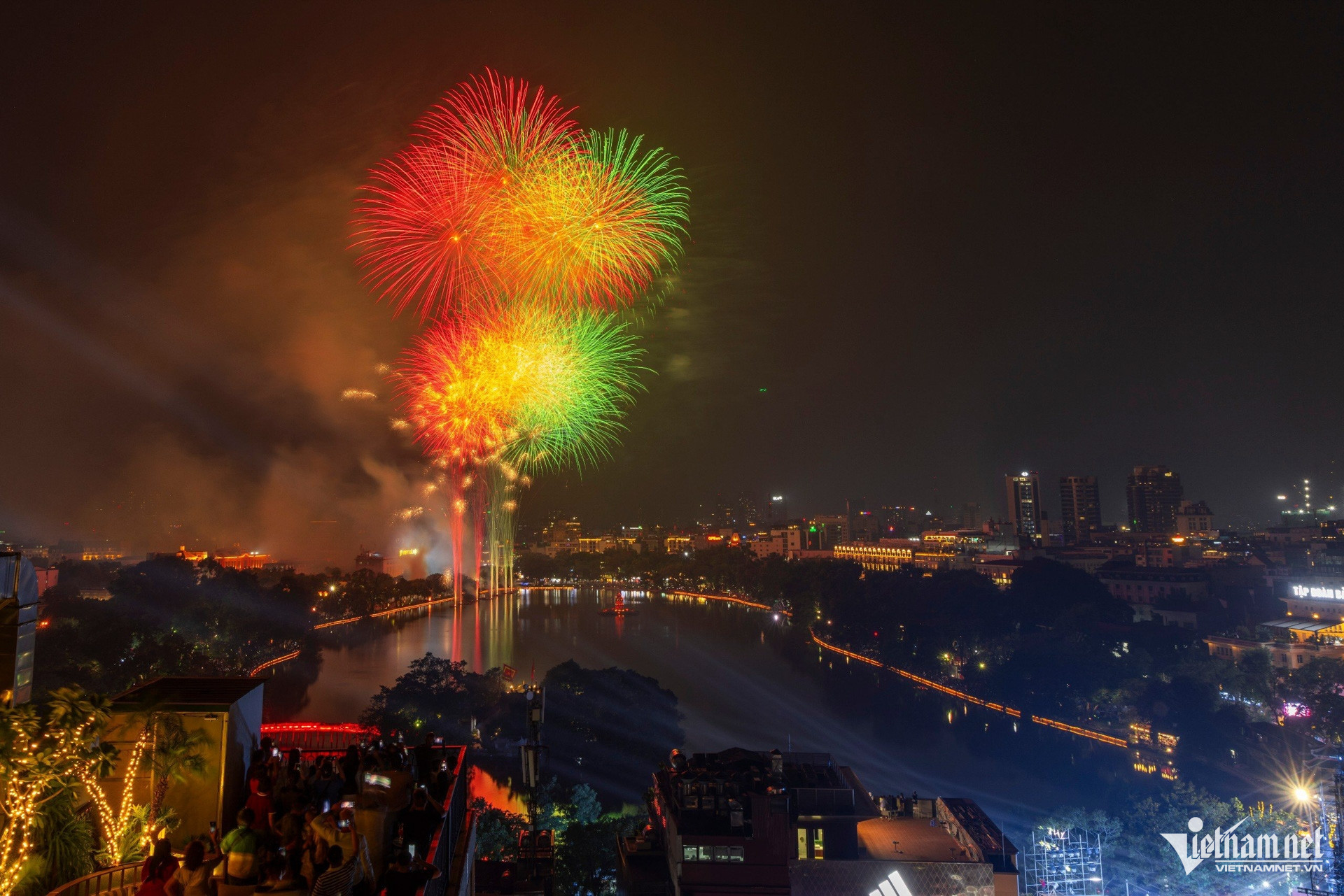 https://static-images.vnncdn.net/vps_images_publish/000001/000003/2026/10/10/w-phao-hoa-34-3307.jpg