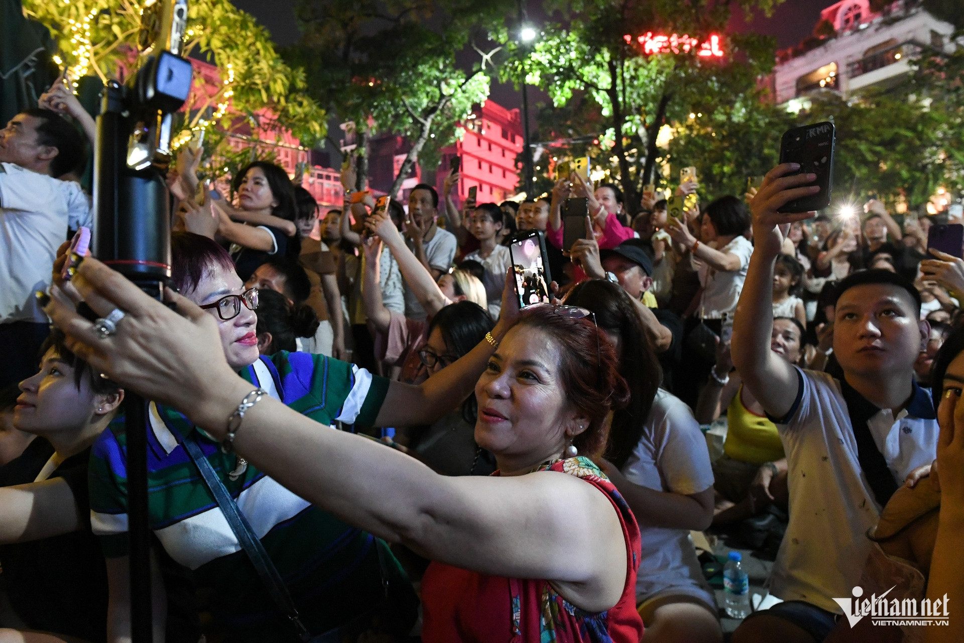 https://static-images.vnncdn.net/vps_images_publish/000001/000003/2026/10/10/w-phao-hoa-50-3311.jpg