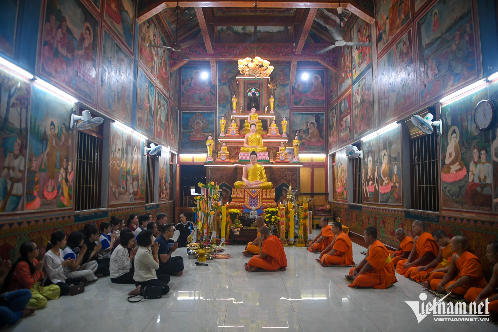 https://static-images.vnncdn.net/vps_images_publish/000001/000003/2026/10/10/w-sen-dolta-khmer-tphcm-nguyen-hue-2-897.jpg