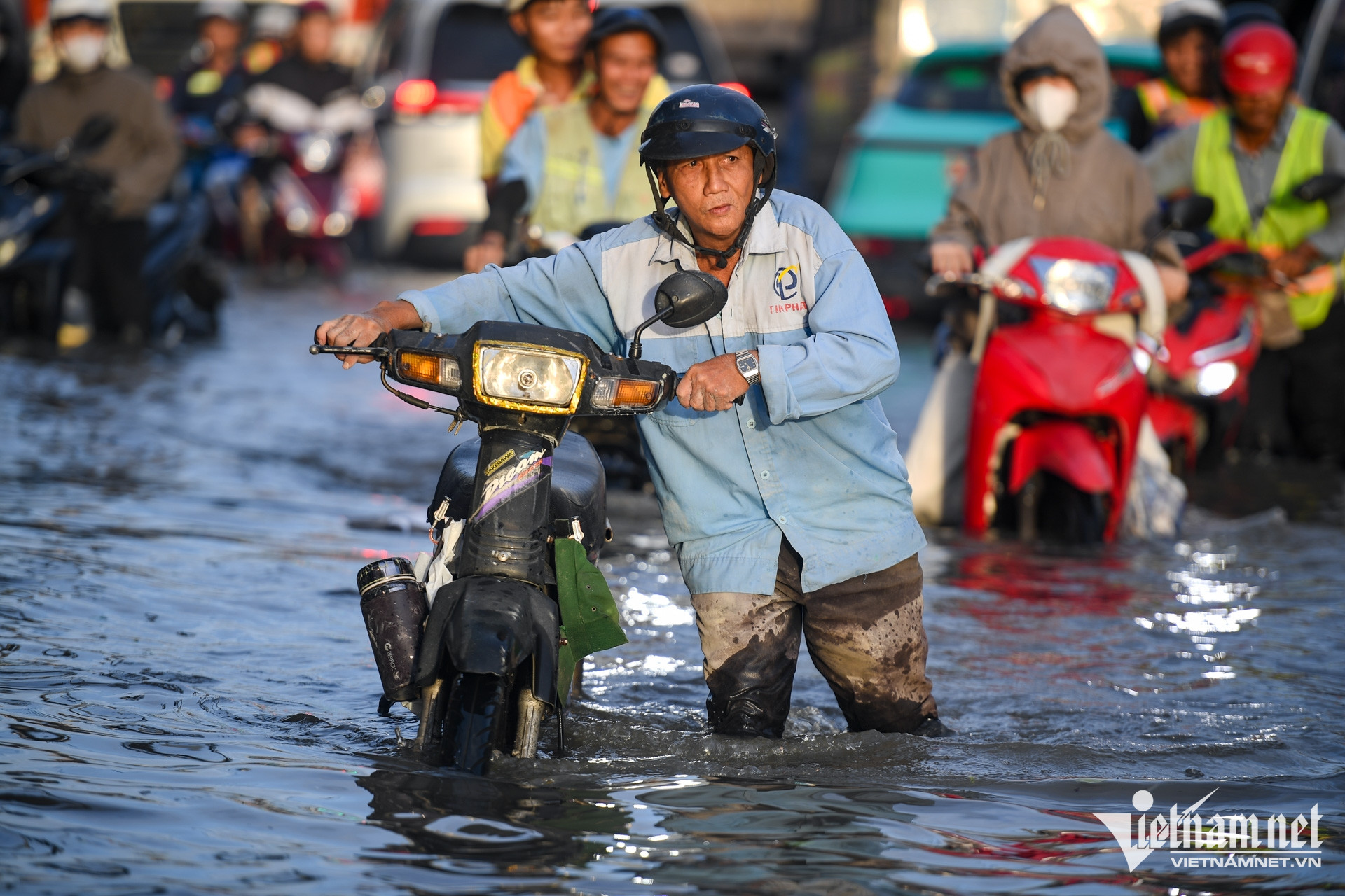 W-triều cường ngập TPHCM   nguyễn huế 19.jpg
