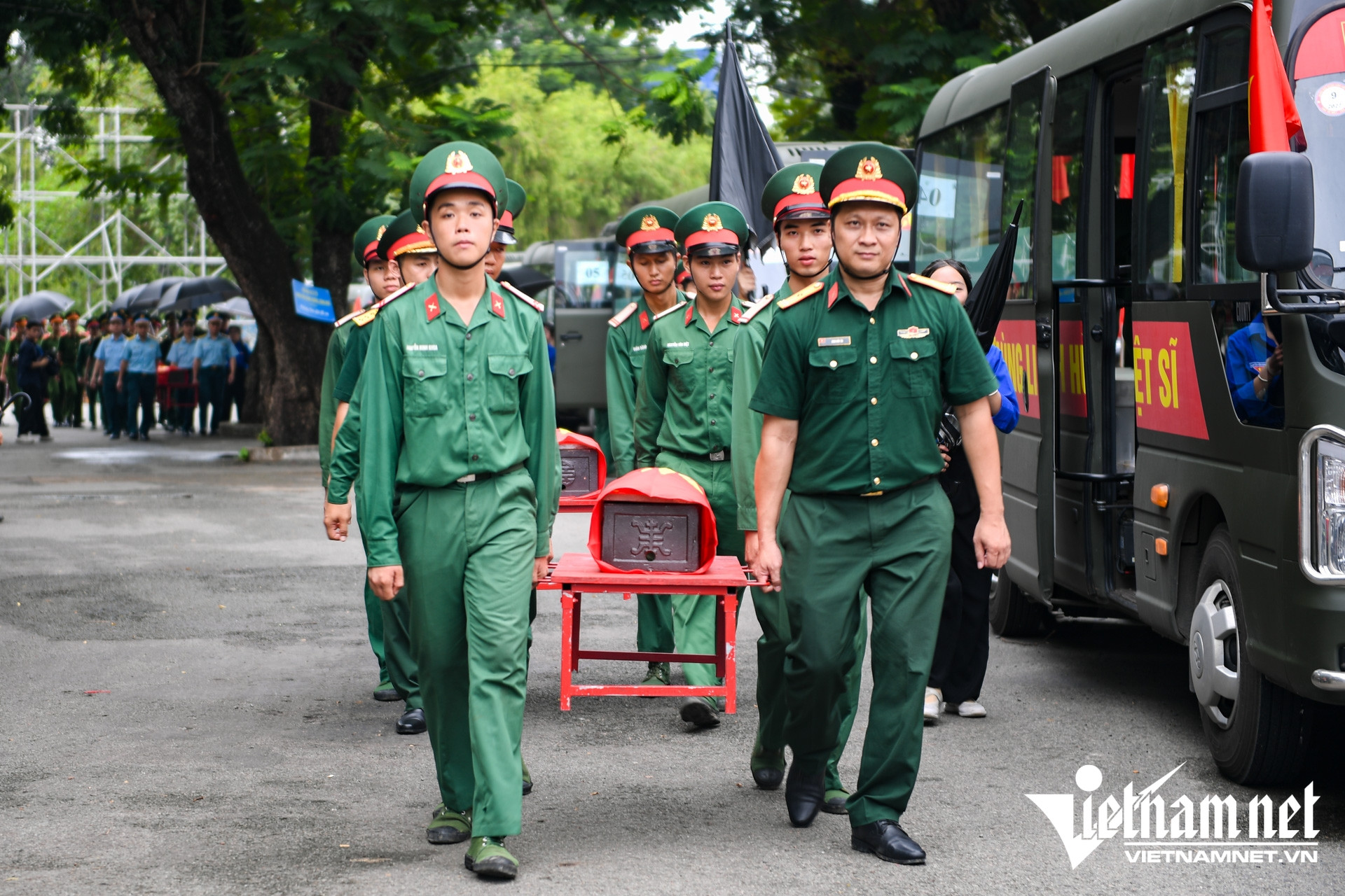https://static-images.vnncdn.net/vps_images_publish/000001/000003/2026/10/10/w-truy-dieu-le-thi-rieng-nguyen-hue-9-594.jpg