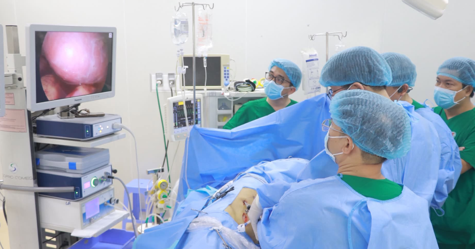 Xúc động 2 ca chồng hiến thận cho vợ, cha hiến thận cho con ở một bệnh viện