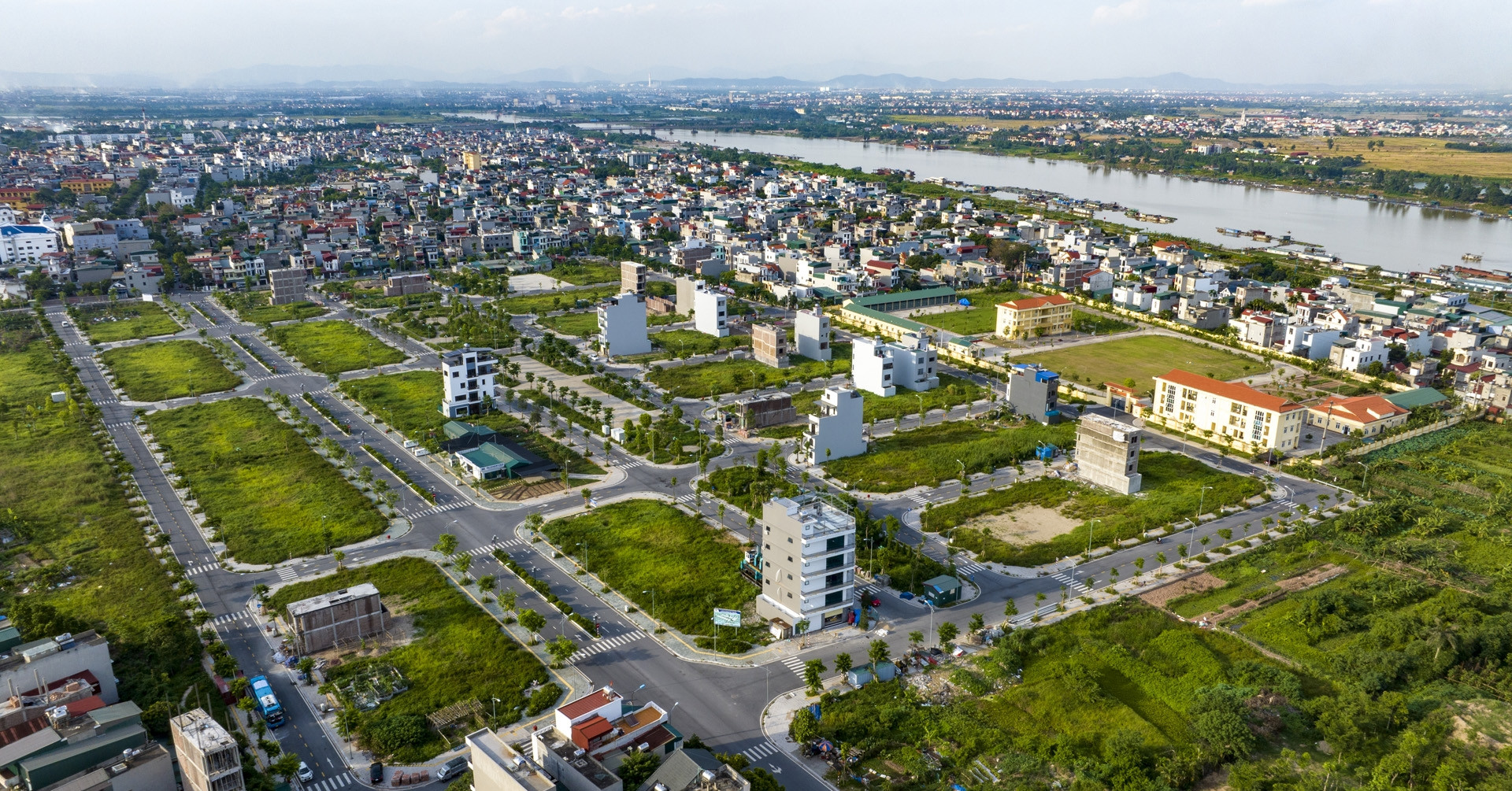 Mẹ kế mất 6 năm, hai chị em cùng cha khác mẹ tranh chấp đất