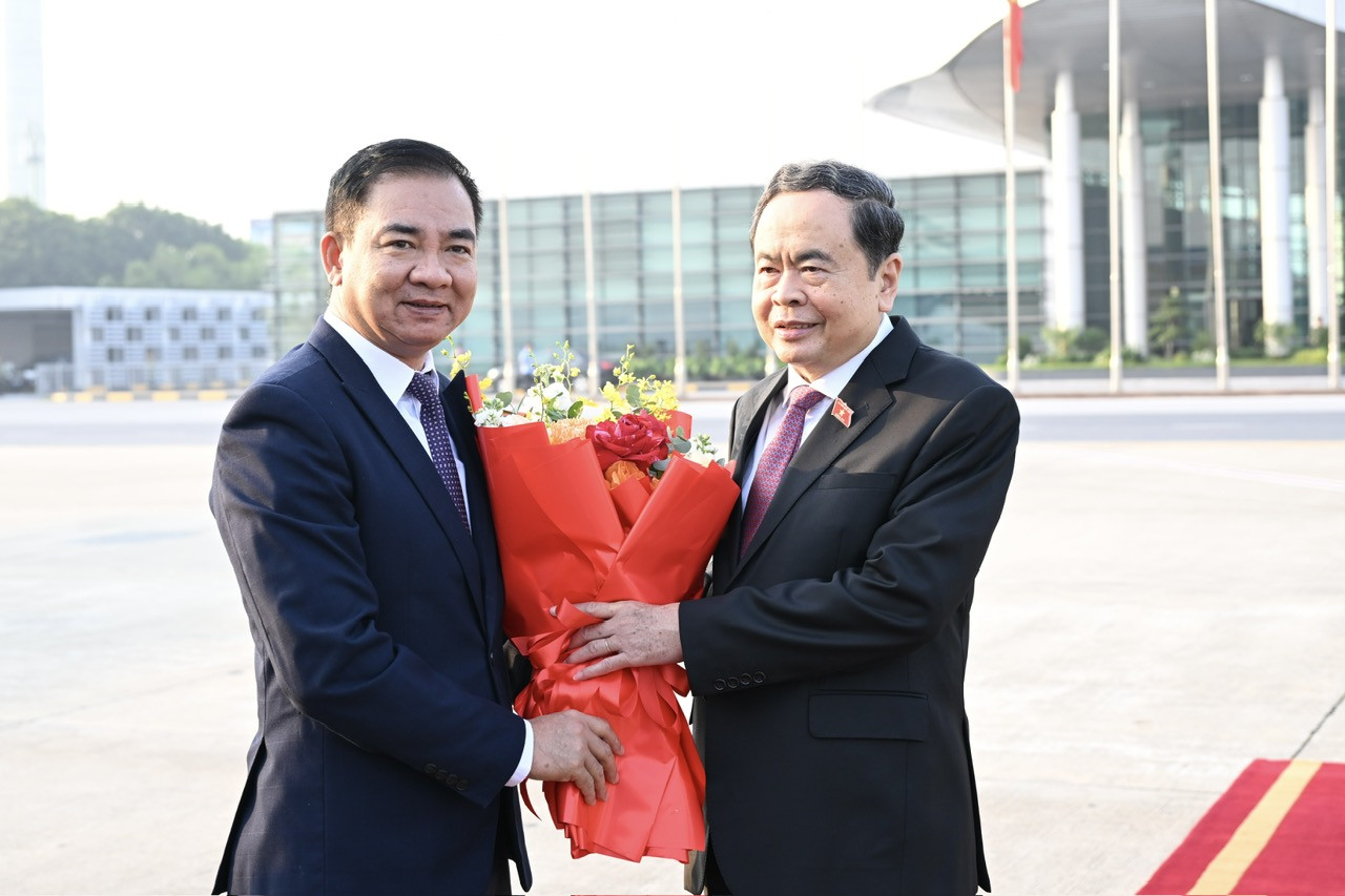 Chủ tịch Quốc hội Trần Thanh Mẫn lên đường thăm chính thức Trung Quốc