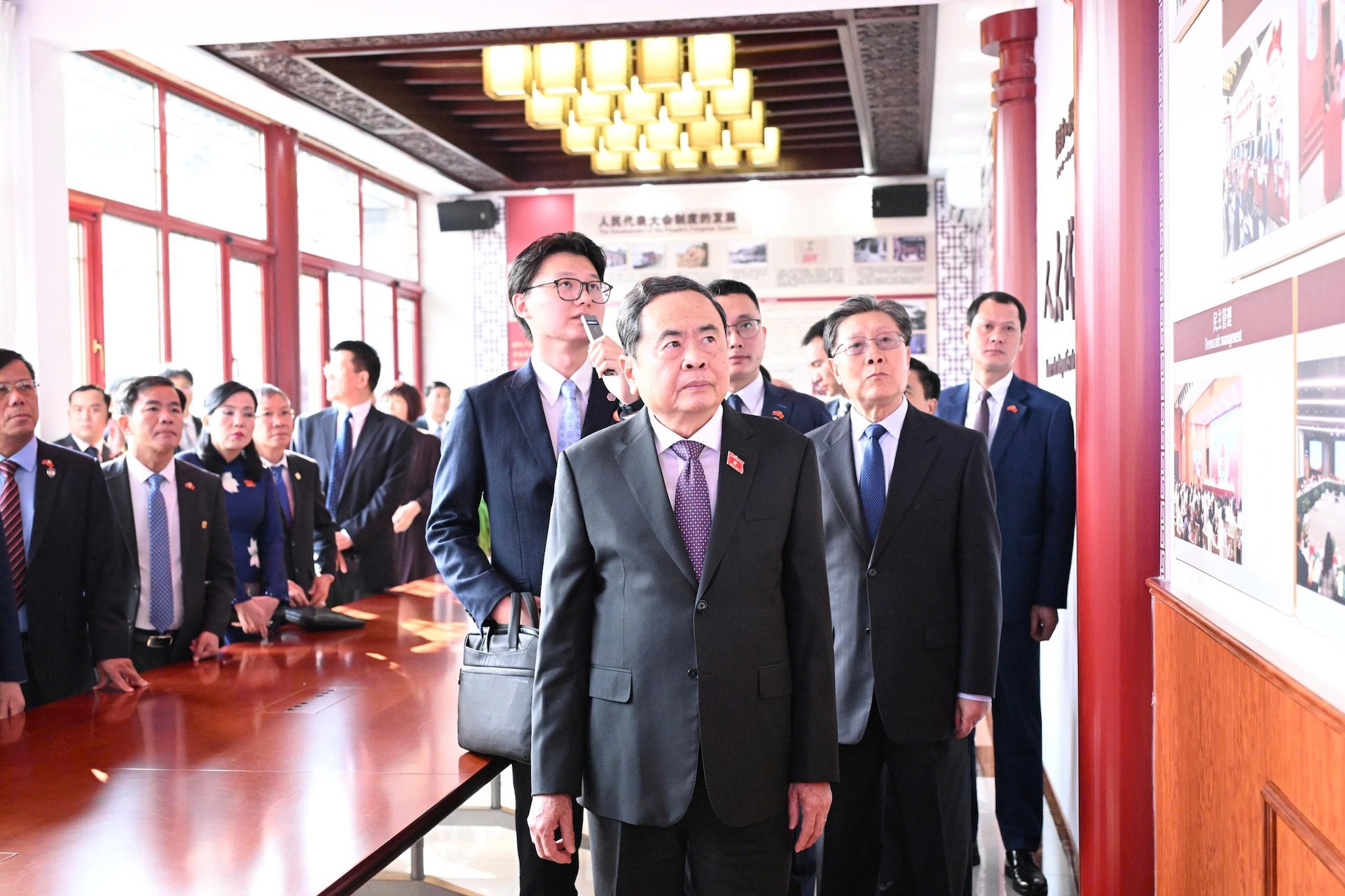 Chủ tịch Quốc hội Trần Thanh Mẫn thăm mô hình lập pháp ở Bắc Kinh