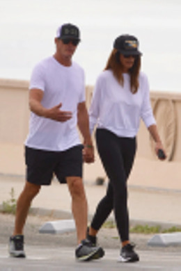 https://static-images.vnncdn.net/vps_images_publish/000001/000003/2026/10/11/cindy-crawford1-487.webp