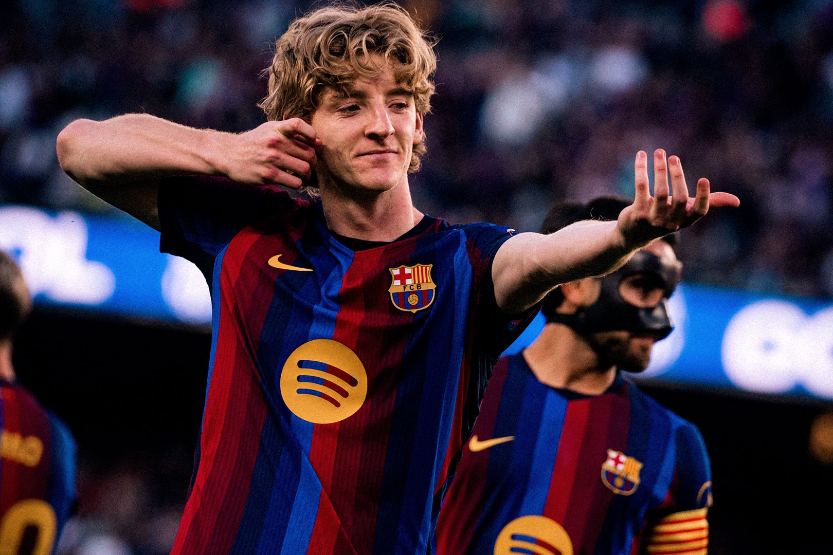 Gordon ‘mở tài khoản’, Barca cân bằng kỷ lục toàn thắng