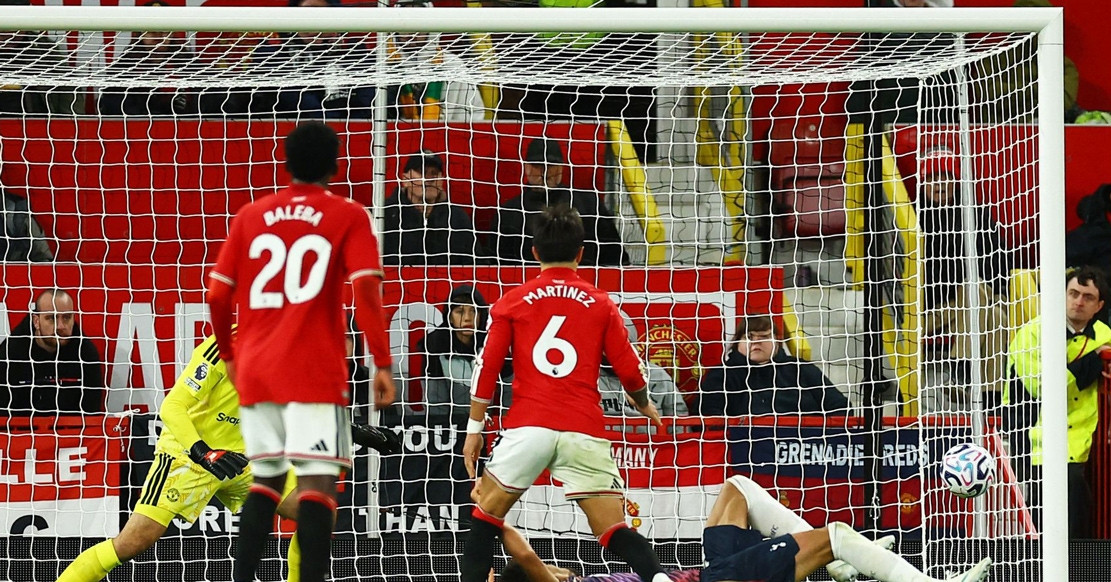 MU rơi chiến thắng trước Tottenham khi chơi hơn người