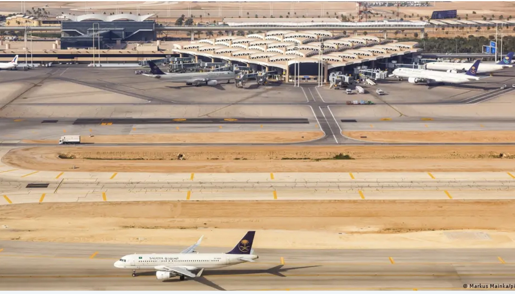 Các hãng hàng không lớn đã tạm ngừng hoạt động tại Riyadh do các mối đe dọa về an ninh. Ảnh: DW/picture alliance